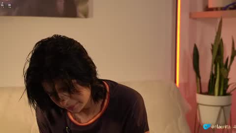 Snapshot of laurita_4 chatting on June 10, 10:58 am laurita_4 online show from June 10, 10:58 am