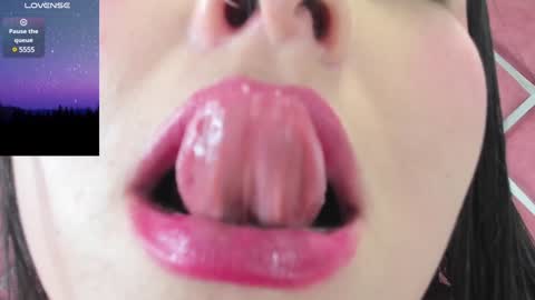 Snapshot of lauryjonson_ chatting on December 16, 9:31 pm LauryJonson online show from December 16, 9:31 pm