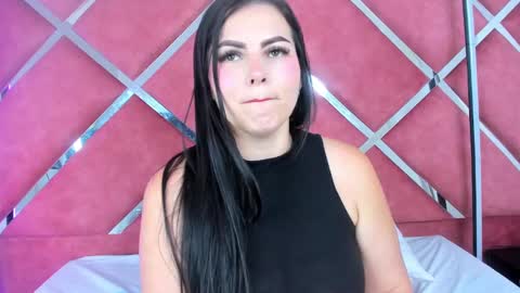 Snapshot of lauryjonson_ chatting on January 15, 10:57 pm LauryJonson online show from January 15, 10:57 pm