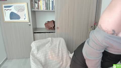 Lauryn online show from November 24, 6:40 pm