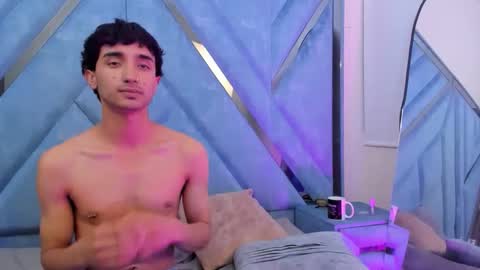 Snapshot of laurynandnarem chatting on January 13, 6:08 am Laury and Narem online show from January 13, 6:08 am