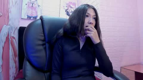 Snapshot of laurynandnarem chatting on February 22, 4:35 am Laury and Narem online show from February 22, 4:35 am