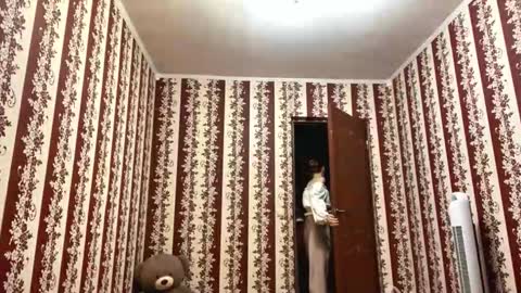 Snapshot of laurynwaltenbaugh chatting on October 18, 6:41 pm La online show from October 18, 6:41 pm