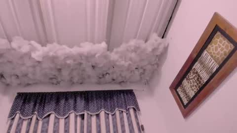 Snapshot of lauu_g chatting on November 13, 9:52 am Lauu G online show from November 13, 9:52 am