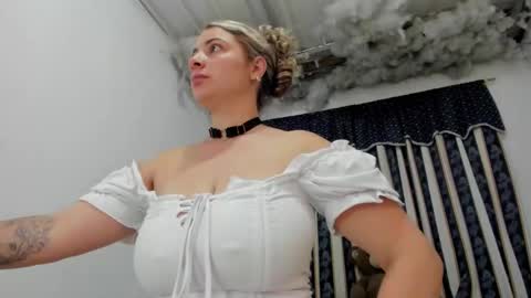 Snapshot of lauu_g chatting on February 3, 1:27 pm Lauu G online show from February 3, 1:27 pm