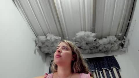 Snapshot of lauu_g chatting on February 26, 10:03 am Lauu G online show from February 26, 10:03 am