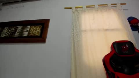 Lauu G online show from March 6, 1:18 pm