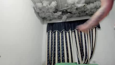 Lauu G online show from April 12, 11:37 am