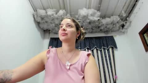 Snapshot of lauu_g chatting on May 20, 9:26 am Lauu G online show from May 20, 9:26 am