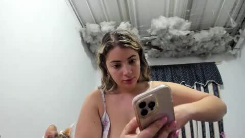 Snapshot of lauu_g chatting on May 26, 10:00 am Lauu G online show from May 26, 10:00 am