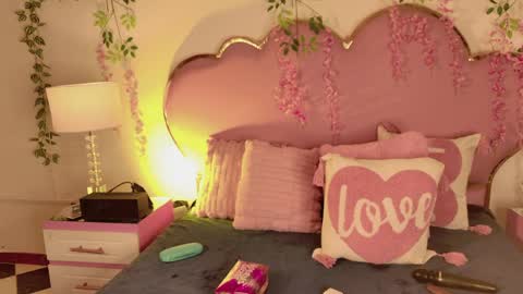 luu online show from April 3, 2:48 pm