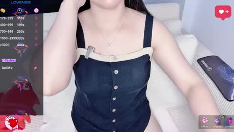 Snapshot of lavender_02 chatting on May 15, 11:45 pm Tina online show from May 15, 11:45 pm