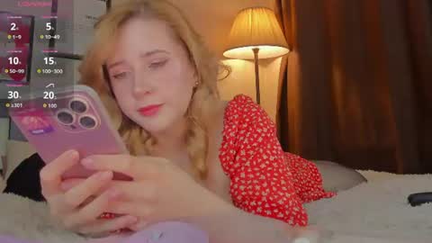 Snapshot of lavender_tender chatting on June 19, 5:01 am Lav online show from June 19, 5:01 am