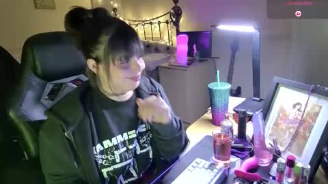 Snapshot of lavenderrzz19 chatting on January 31, 8:29 pm Lavenderrzz online show from January 31, 8:29 pm