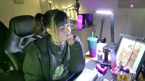 Snapshot of lavenderrzz19 chatting on February 2, 3:33 pm Lavenderrzz online show from February 2, 3:33 pm