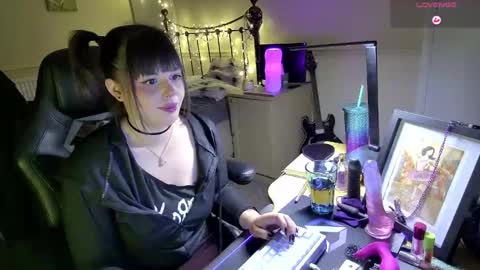 Snapshot of lavenderrzz19 chatting on February 6, 2:20 pm Lavenderrzz online show from February 6, 2:20 pm