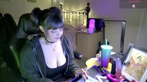 Snapshot of lavenderrzz19 chatting on February 10, 4:22 pm Lavenderrzz online show from February 10, 4:22 pm