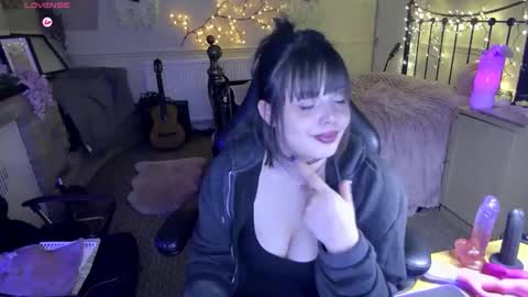 Snapshot of lavenderrzz19 chatting on February 21, 8:54 pm Lavenderrzz online show from February 21, 8:54 pm