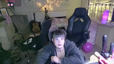 Snapshot of lavenderrzz19 chatting on February 24, 3:10 pm Lavenderrzz online show from February 24, 3:10 pm