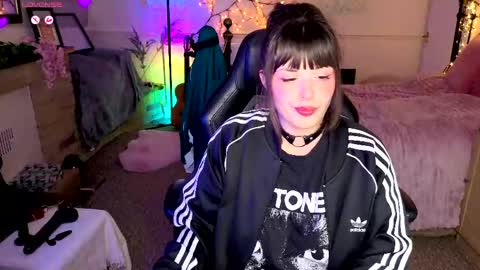 Snapshot of lavenderrzz19 chatting on April 26, 6:49 pm Lavenderrzz online show from April 26, 6:49 pm