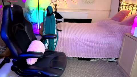 Snapshot of lavenderrzz19 chatting on May 1, 3:16 pm Lavenderrzz online show from May 1, 3:16 pm