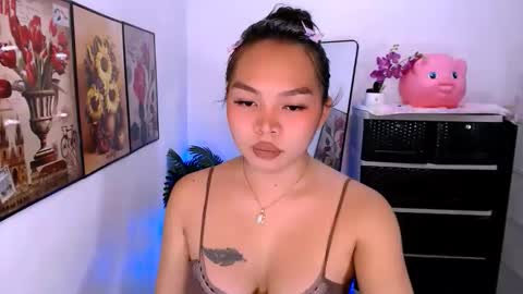 lavenia487426 online show from March 3, 6:19 am