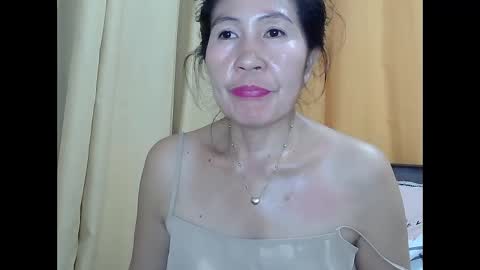 Snapshot of lavine1983 chatting on October 7, 7:33 pm lavine1983 online show from October 7, 7:33 pm