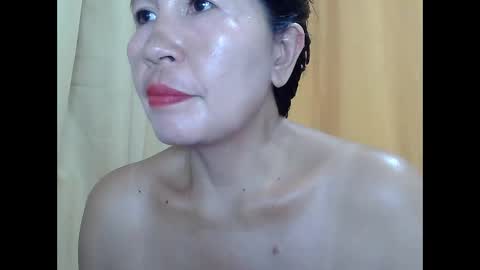 Snapshot of lavine1983 chatting on April 23, 12:45 am lavine1983 online show from April 23, 12:45 am