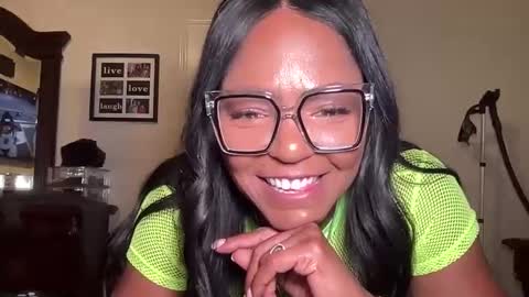 Snapshot of lavishly69 chatting on October 8, 1:25 am Brownsugar69 online show from October 8, 1:25 am