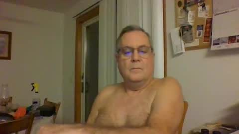 lawnboy62 online show from December 5, 2:42 am