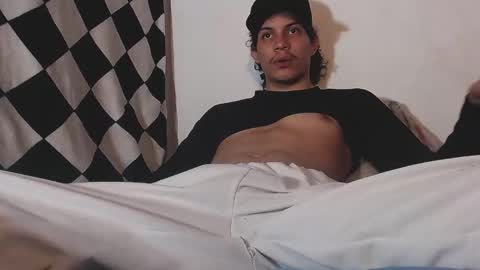 Snapshot of lax777_ chatting on May 9, 3:56 am ZAmbrano online show from May 9, 3:56 am