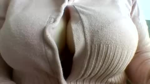 layannalea online show from December 21, 9:00 pm