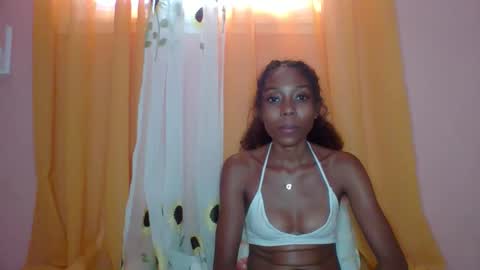 Snapshot of layannek chatting on April 23, 12:29 pm layannek online show from April 23, 12:29 pm
