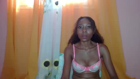 Snapshot of layannek chatting on April 29, 7:01 am layannek online show from April 29, 7:01 am