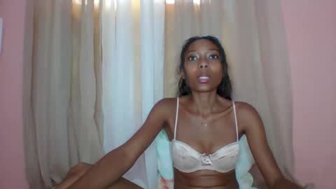 Snapshot of layannek chatting on May 27, 5:04 am layannek online show from May 27, 5:04 am