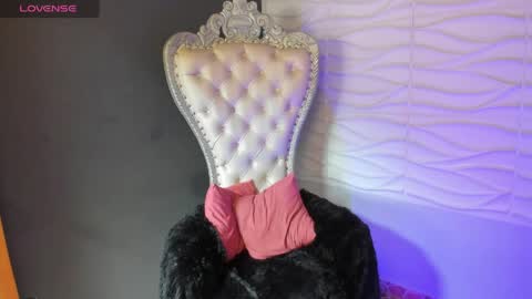 Layla online show from April 15, 7:54 pm