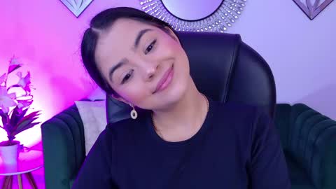 Snapshot of layla_breezee_ chatting on April 18, 10:30 am Layla Breezee online show from April 18, 10:30 am