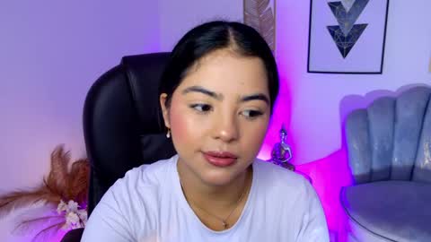 Snapshot of layla_breezee_ chatting on April 21, 11:05 am Layla Breezee online show from April 21, 11:05 am