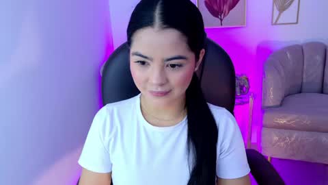 Snapshot of layla_breezee_ chatting on April 26, 11:30 am Layla Breezee online show from April 26, 11:30 am
