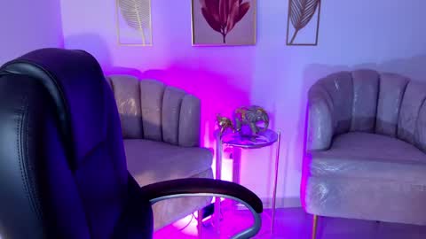 Snapshot of layla_breezee_ chatting on April 29, 11:47 am Layla Breezee online show from April 29, 11:47 am