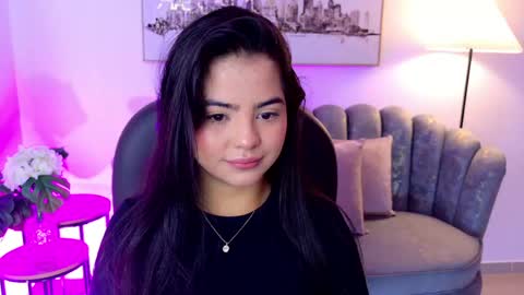 Snapshot of layla_breezee_ chatting on May 1, 11:59 am Layla Breezee online show from May 1, 11:59 am
