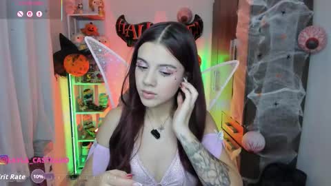 Layla online show from October 31, 2:34 am