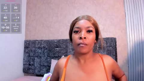 L A Y L A online show from November 18, 12:31 pm