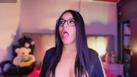 Snapshot of layla_nicols chatting on February 20, 12:47 pm Layla online show from February 20, 12:47 pm