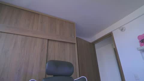 Layla online show from June 7, 12:31 pm
