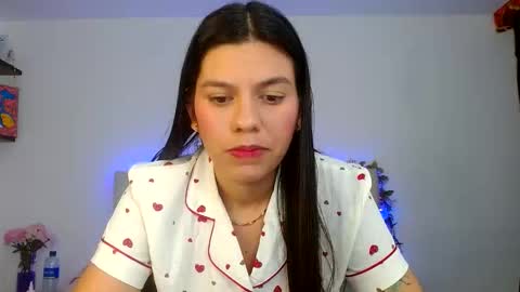 Snapshot of layla_roma chatting on May 26, 1:01 am Lia and Rachel online show from May 26, 1:01 am