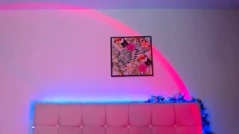 Snapshot of layla_roma chatting on June 13, 10:40 pm Lia and Rachel online show from June 13, 10:40 pm