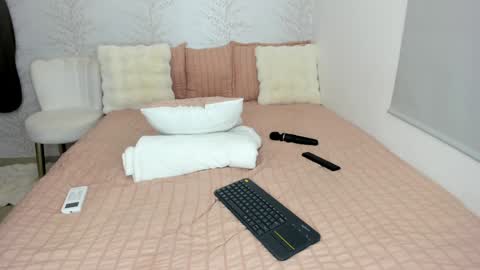 Layla Vanegas online show from December 24, 5:02 pm