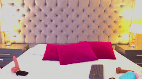 Snapshot of laylaadoll_ chatting on June 11, 6:17 pm Lau online show from June 11, 6:17 pm