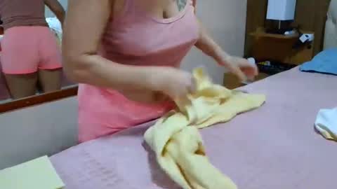 kelly online show from April 17, 6:00 pm